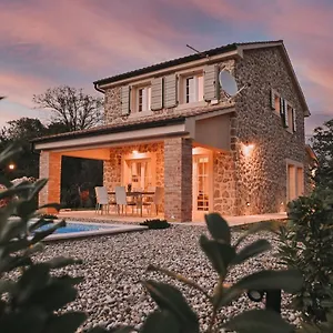 Pepina Villa Risika