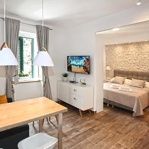  Apartment Tessera